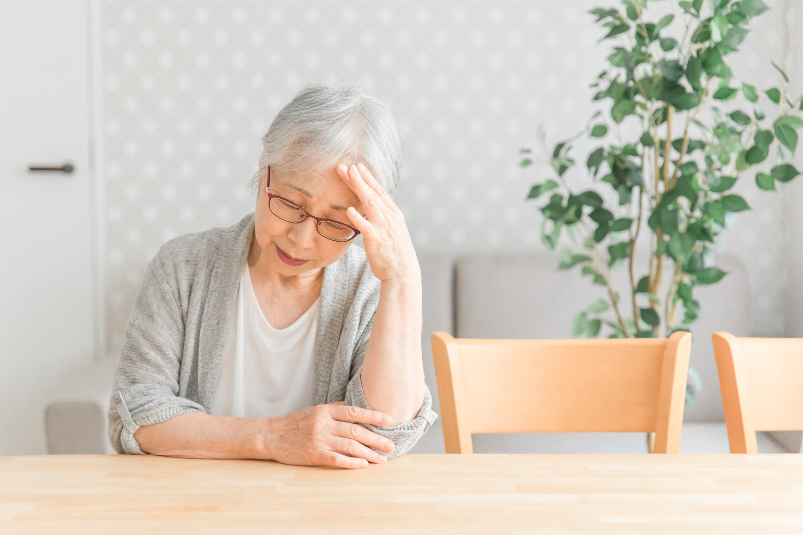 忙しすぎる、認めてもらえないなど、不満を持つシニアも